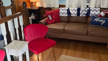 Smart TV, libros y estéreo