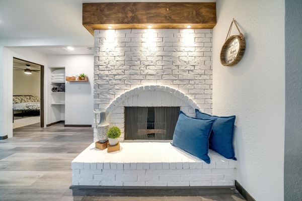 3 habitaciones, tabla de planchar con plancha y cuna de viaje