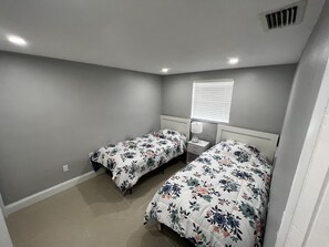 2 bedrooms, iron/ironing board, WiFi, bed sheets - Cozy,comfy and clean 2 bedroom/one bath apartment (Port Richey)