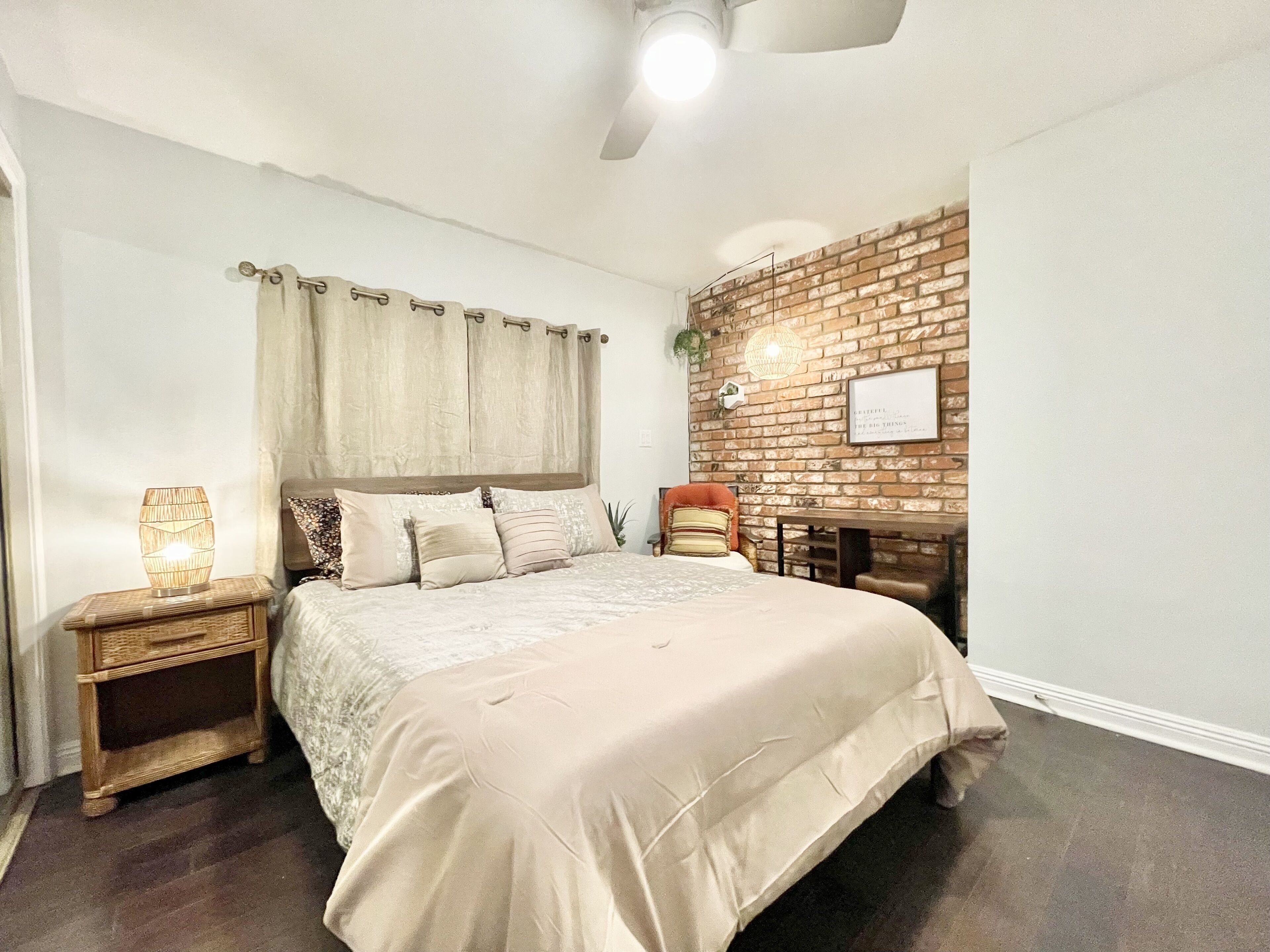 4 多间卧室、办公桌、熨斗/熨衣板、免费 WiFi