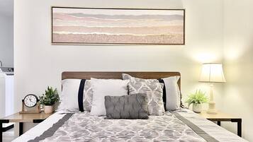 3 habitaciones, escritorio, tabla de planchar con plancha y wifi gratis