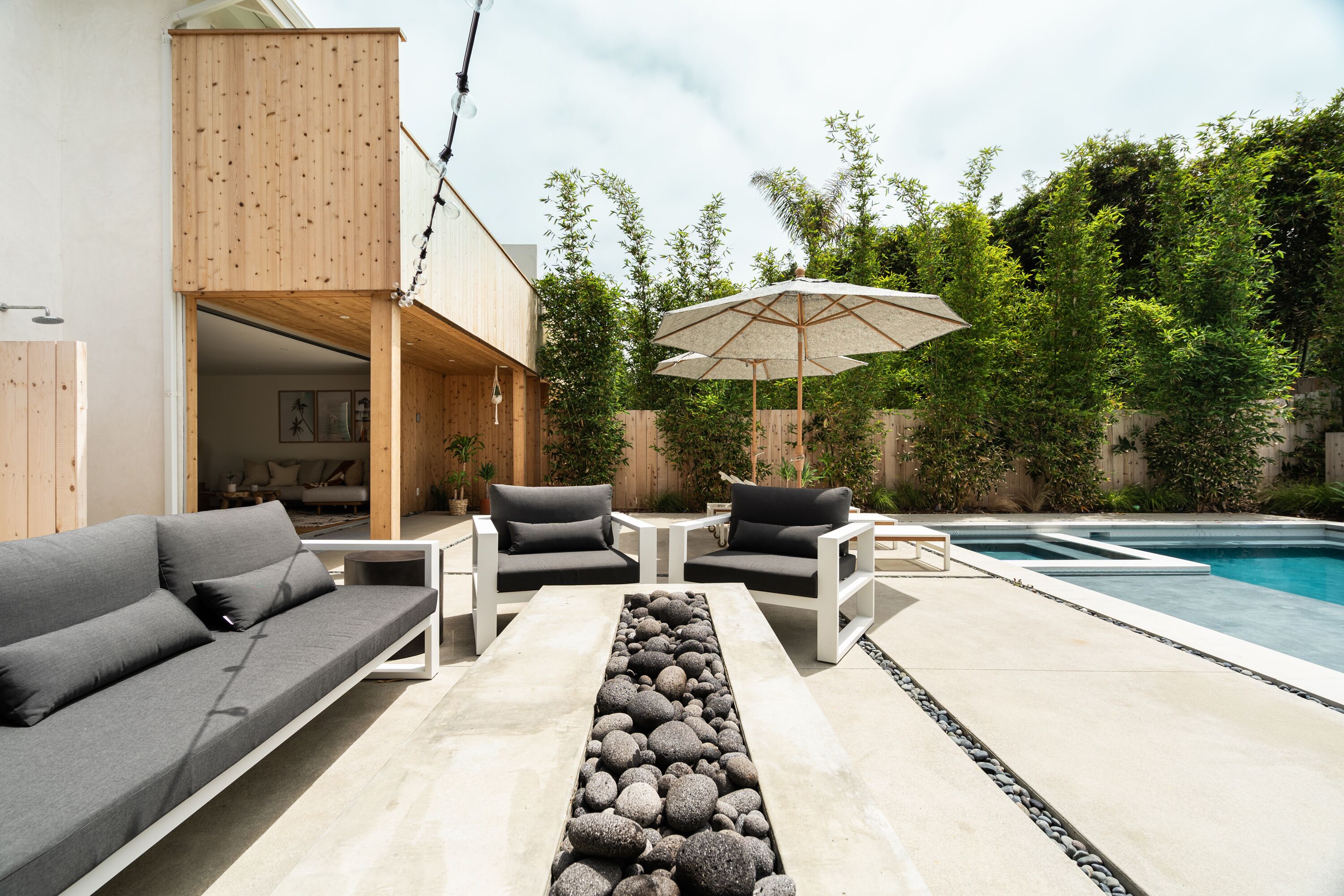 Een buitenzwembad, een verwarmd zwembad