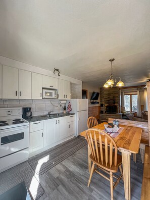Fridge, microwave, oven, stovetop - Ahmic Lake Resort's 2-Bedroom Cottage with Hot Tub (Gray Wolf Cottage) (Magnetawan)