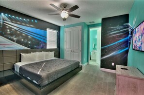 14 bedrooms, iron/ironing board, travel cot, free WiFi - Bowling, Sports-themed, Private Pool, 1GB Wi Fi, video wall TV, sleeps 40 (Kissimmee)