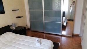 Appartamento, letti multipli | 3 camere, ferro/asse da stiro, Wi-Fi gratuito, lenzuola