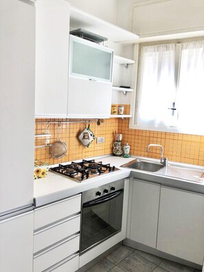 Appartamento, letti multipli | Cucina privata | Frigorifero, microonde, forno, piano cottura