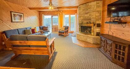 Ahmic Lake Resort's 3-Bedroom Cottage (Moose Cottage)