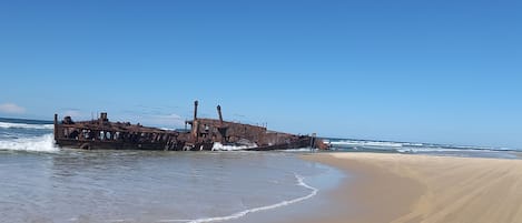 Una spiaggia nelle vicinanze