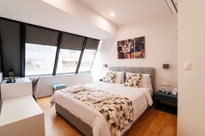 Suite | Egyptian cotton sheets, premium bedding, down comforters, in-room safe - Olvia Suites (Athens)