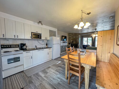 Ahmic Lake Resort's 3-Bedroom Cottage Squirrel