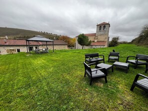 Outdoor dining - Chic cottage (Bustillo del Páramo)