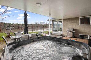 屋外ダイニングエリア