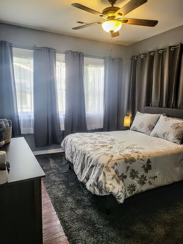 Bright & Cozy, near downtown & hiking trails