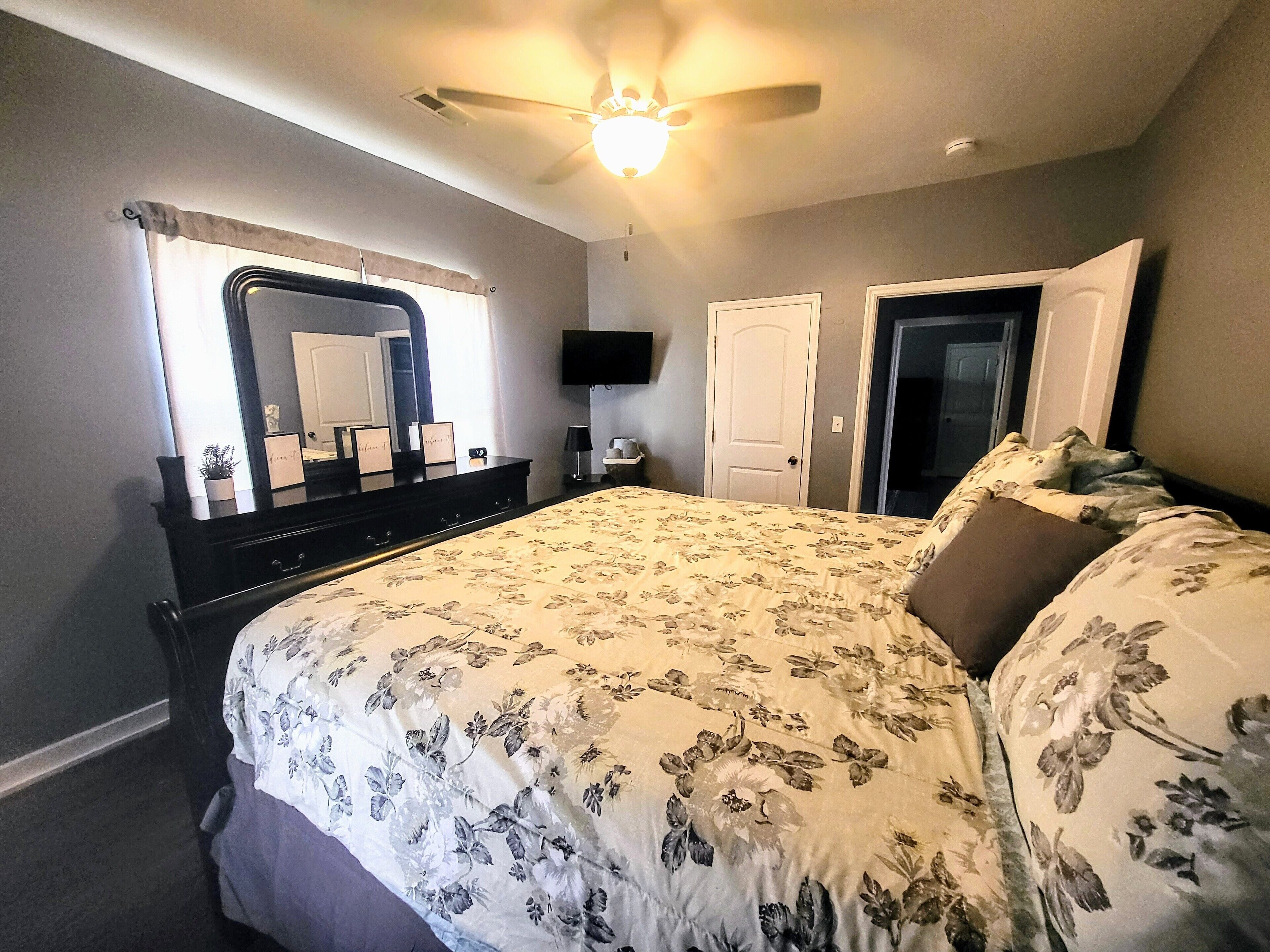 Bright & Cozy, Near Downtown & Hiking Trails - Birmingham, AL