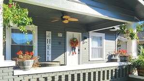 A house with a porch, a door with a wreath, and potted plants. - Bright & Cozy, near downtown & hiking trails (Birmingham)
