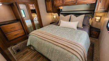 1 habitación, escritorio, wifi gratis y ropa de cama