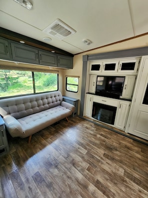 Älytelevisio, DVD-soitin, videokirjasto