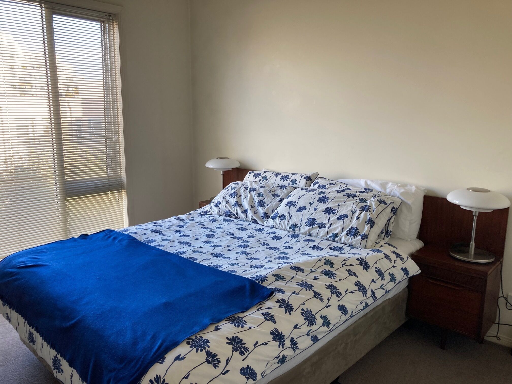 Quiet 1-brm apartment with bay glimpses