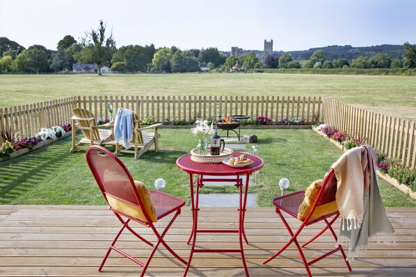 تناول الطعام بالخارج