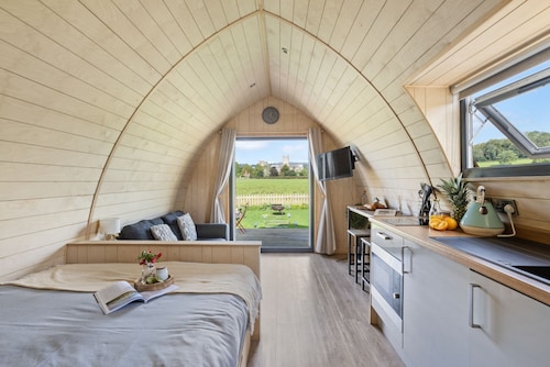 The Nave, Cathedral View -  Hot Tub - Free Parking & WiFi- Pet Welcome