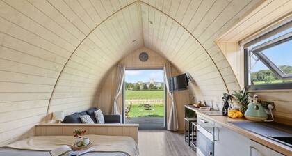 The Nave, Cathedral View - Hot Tub - Free Parking & WiFi- Pet Welcome