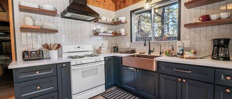 Coffee/tea maker, fridge, microwave, oven