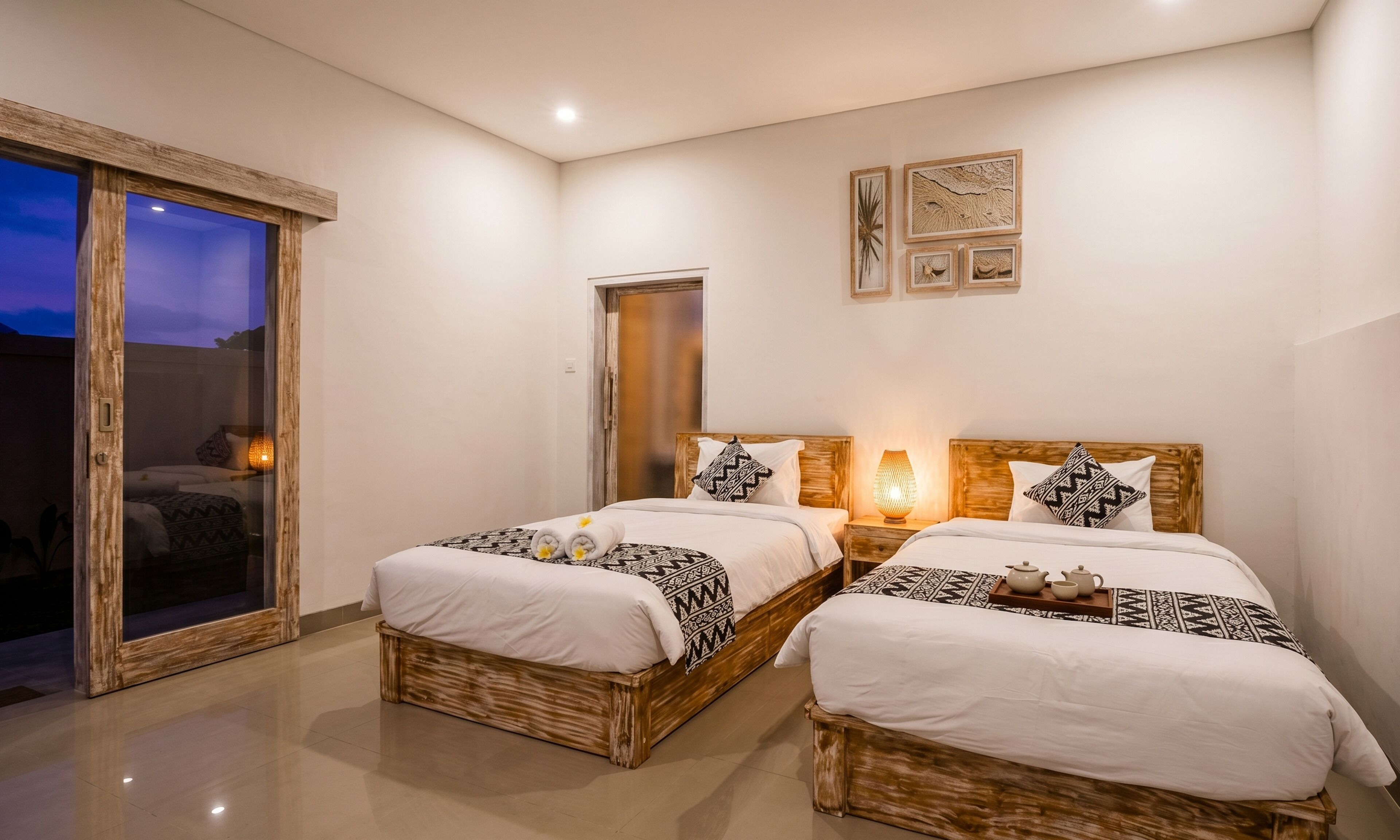 Habitación Deluxe con 2 camas individuales | Minibar, escritorio, sistema de insonorización y wifi gratis