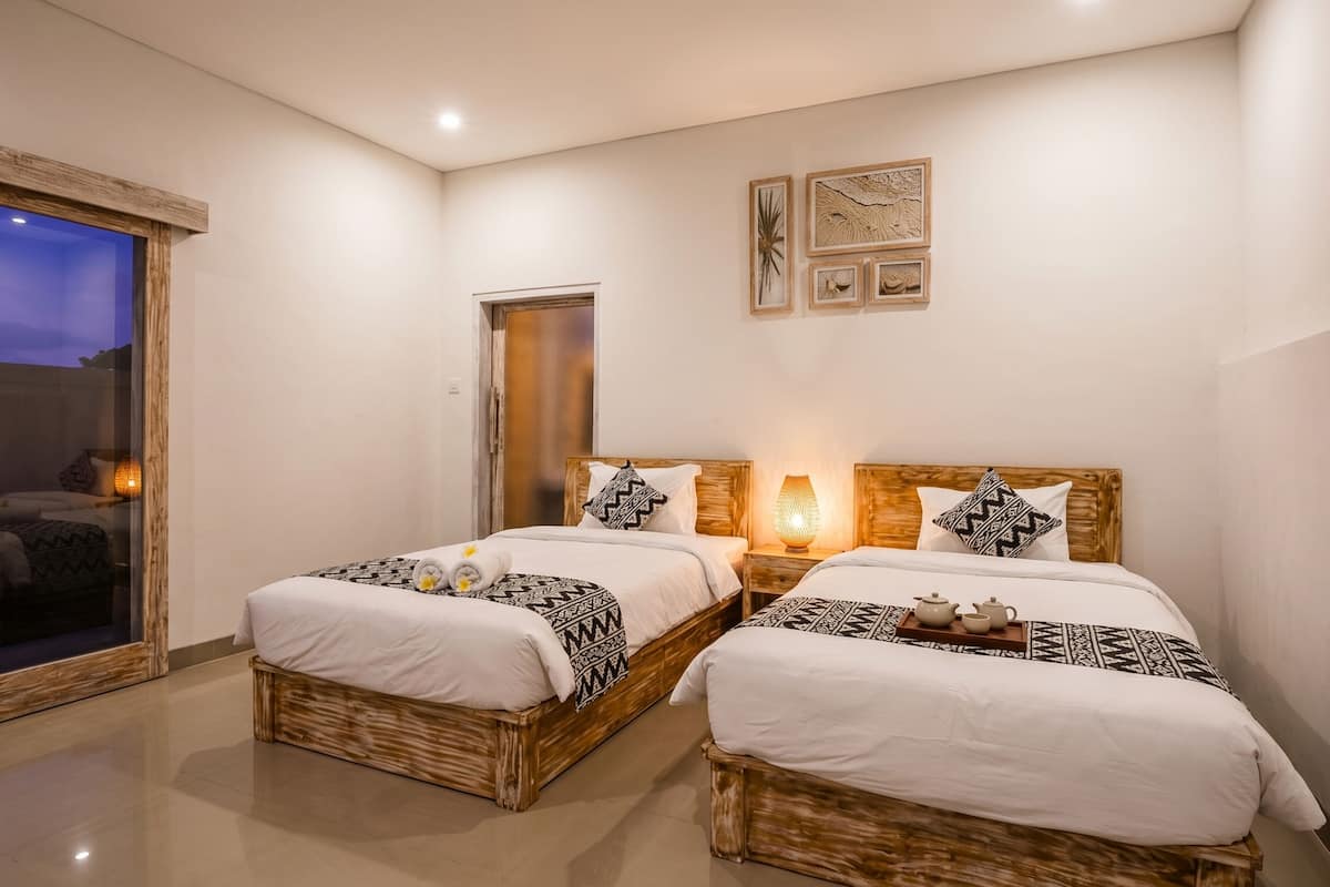 Deluxe Twin Room | Minibar, desk, soundproofing, free WiFi