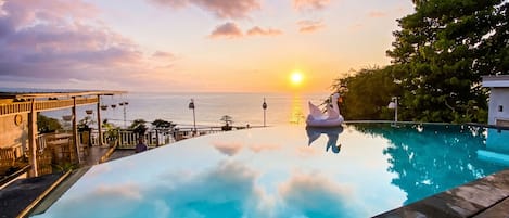 Outdoor pool, sun loungers