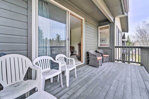 Terrace/patio - 2 Mi to Donner Lake: Walkable Truckee Condo! (Truckee)