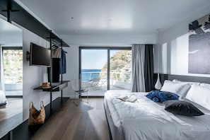4 bedrooms, laptop workspace, WiFi