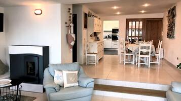 4 habitaciones, tabla de planchar con plancha y wifi