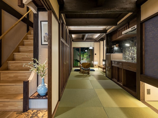 Living area - Yorozuha Machiya House (Kyoto)