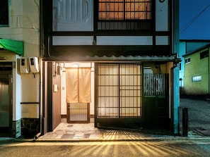 Exterior - Yorozuha Machiya House (Kyoto)