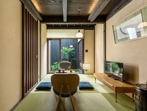 Interior - Yorozuha Machiya House (Kyoto)