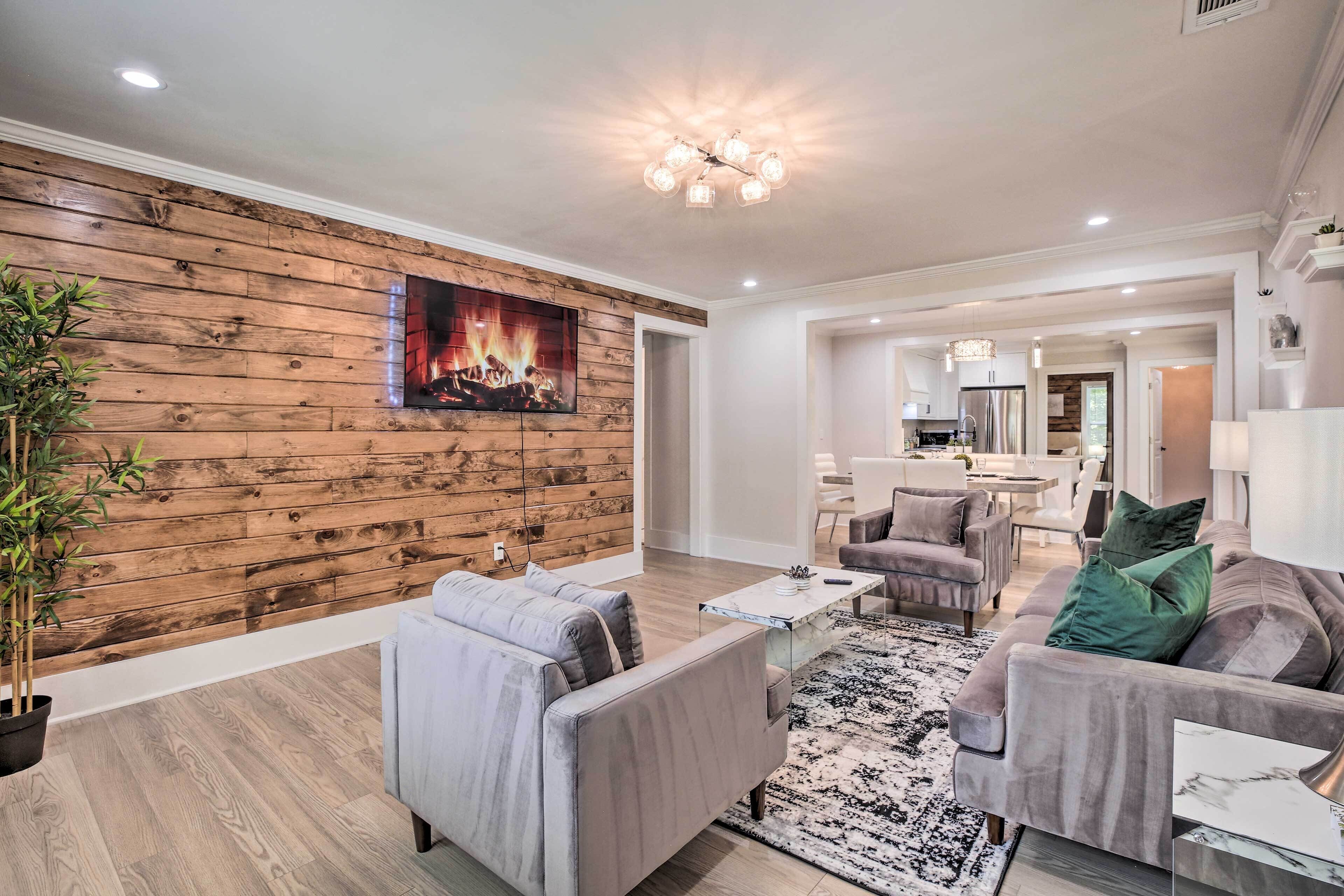 Downtown Atlanta Home w/ Yard, Patio & Grill!