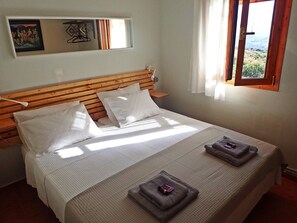 2 habitaciones, tabla de planchar con plancha, wifi y ropa de cama 