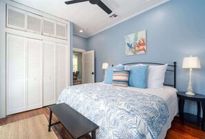 2 Schlafzimmer, Schreibtisch, Bügeleisen/Bügelbrett, WLAN