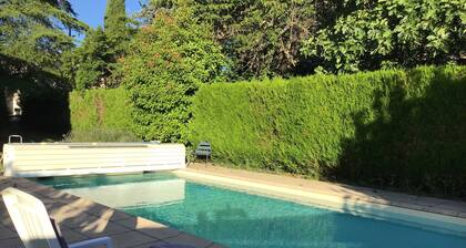 Superbe appartement dans villa avec piscine au calme !