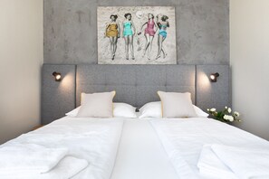 2 bedrooms, travel cot, free WiFi, bed sheets