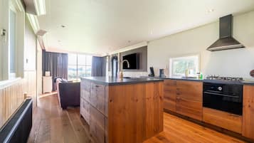 Réfrigérateur, four, plaque de cuisson, lave-vaisselle