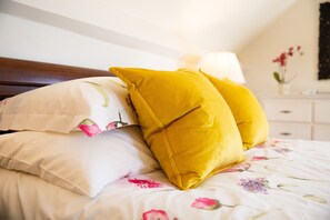 4 bedrooms, individually decorated, individually furnished, free WiFi - Higher Weddicott Barn (Newton Abbot)