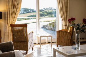Living room - Higher Weddicott Barn (Newton Abbot)