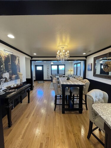 Stylish 4bed2bth Denver home near Downtown, Redrocks, and ALL major highways! 