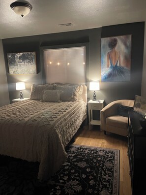4 bedrooms, desk, iron/ironing board, travel crib