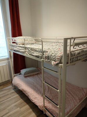 2 bedrooms, travel cot, free WiFi - Newly renovated apartment Joliette Marseille (Marseille)