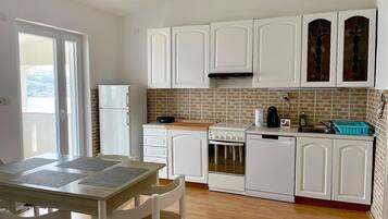 Departamento (Two Bedroom Apartment with Balcony an) | Cocina privada | Refrigerador