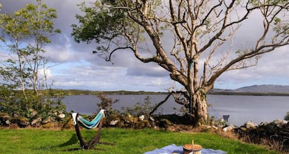 Leap Year Cottage by Lake Beaghcauneen in Clifden