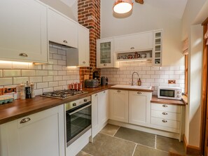 Cookware/dishes/utensils