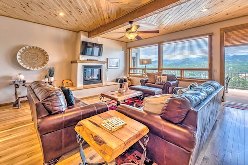 Luxe Ruidoso Home w/ Hot Tub + Mountain Views
